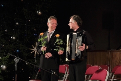 Blumen für die Musiker - Andreas Hermeyer mit Wolfgang Streblow in Valmiera/Lettland